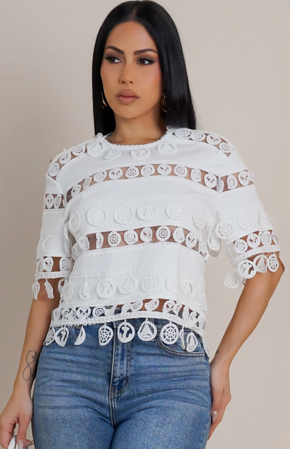 DELICATE DETAILS TOP WHITE